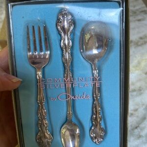 Modern Baroque Oneida Community Silverplate 3 Piece Baby Gift Spoons/Fork NEW
